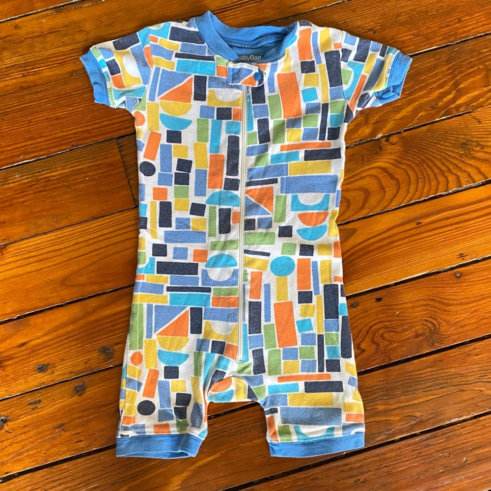 🧩 3/$20 Gap Zip Up Pajamas Size 18-24 Months